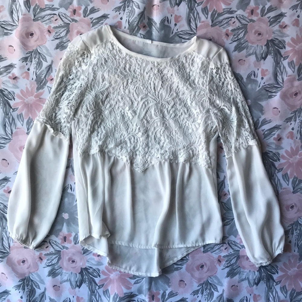 GORGEOUS WHITE LACE FLOWY BLOUSE
